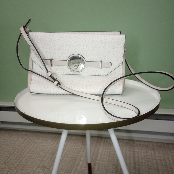 Women's soft pink guess monogrammed crossbody bag - Picture 5 of 9